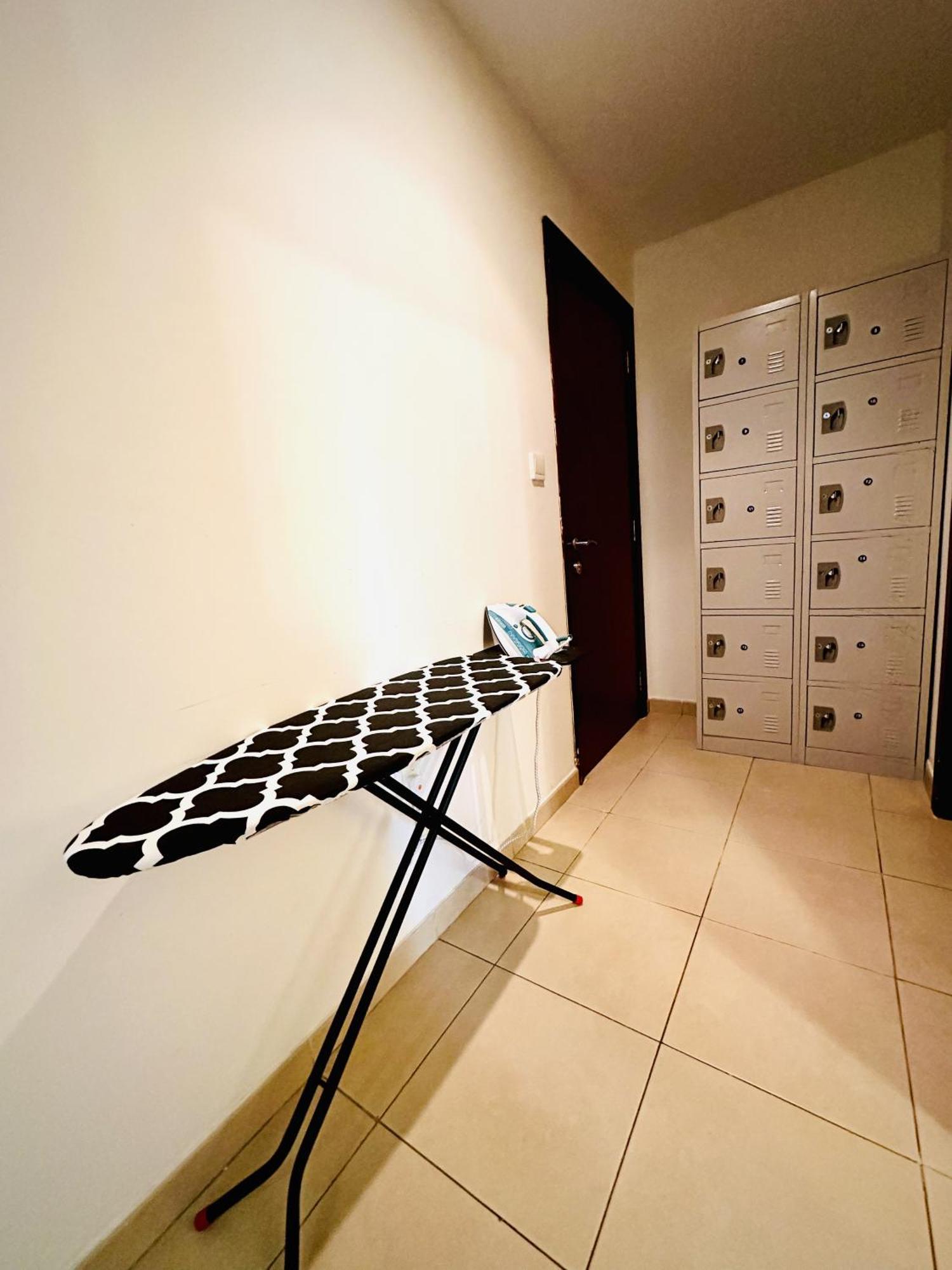 The Aero Hostel Dubai Exterior foto